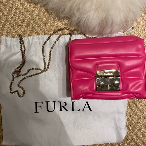 FURLA FUSCIA PUFFER CROSSBODY. Very BARBIECORE! - Picture 2 of 5